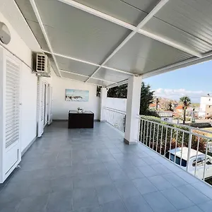 modern-apartment-in-the-heart-of-njivice.primorje-gorskikotar.com/